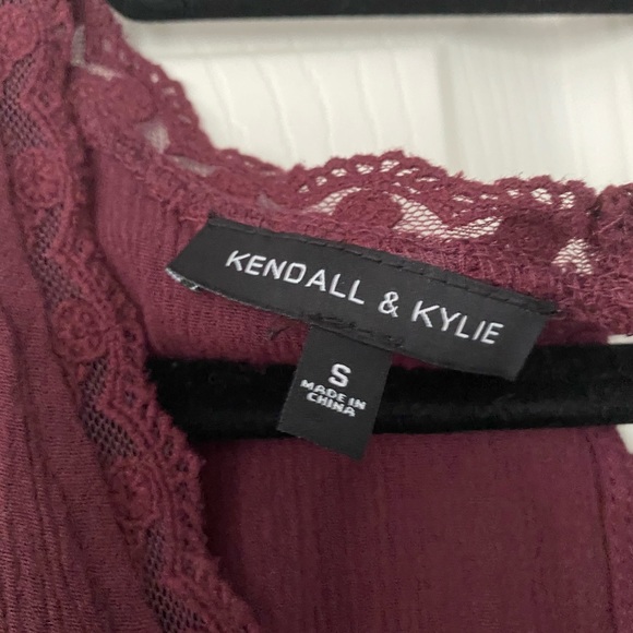 Kendall & Kylie Crochet V Neck Flowy Tank Top - Picture 3 of 4